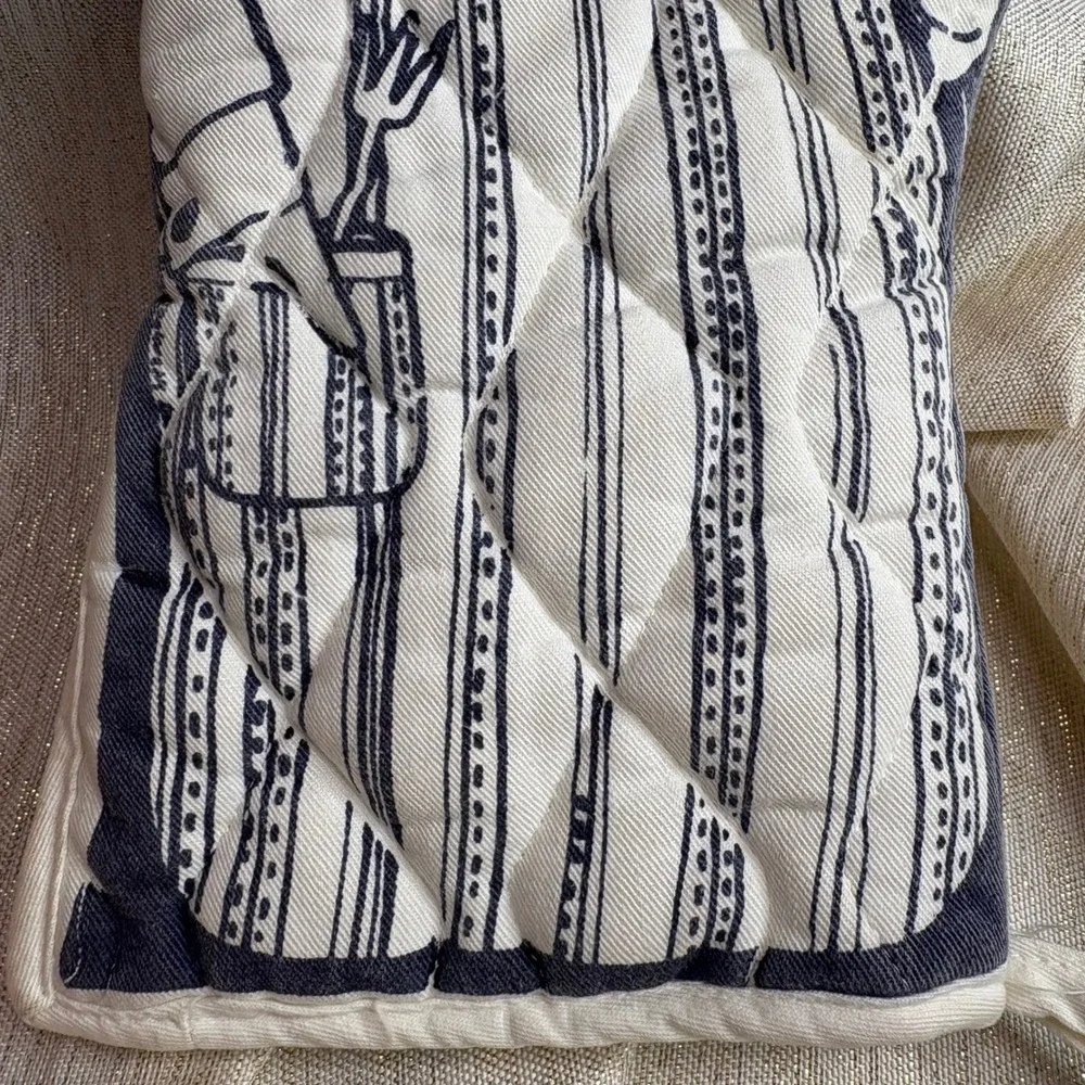 Quirky Gentleman Oven Mitt Potholder Chef Kitchen Novelty Print